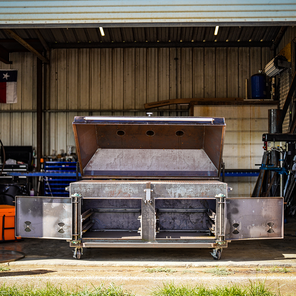 Low Country Cooker from Cen-Tex Smokers delivering authentic direct-heat smoke ideal for pork and ribs.