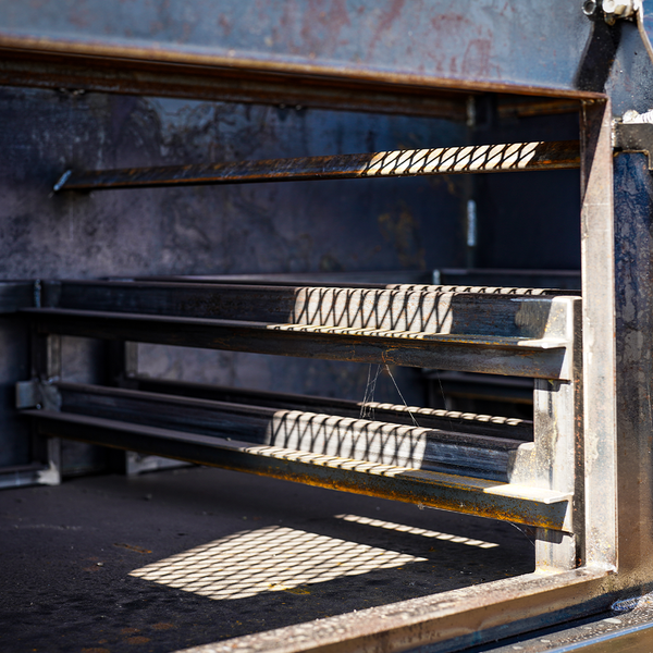 Cen-Tex Smokers BBQ pit with direct-heat design, producing rich bark and smoke ring in lowcountry cooking.